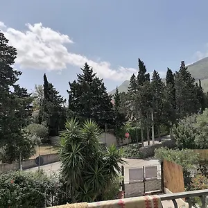Vicino L'aeroporto Di Palermo Carini